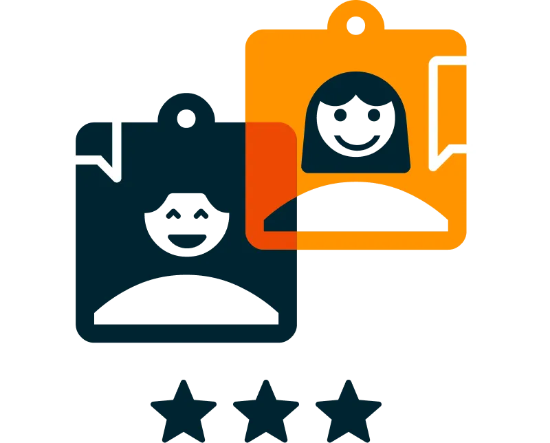 Kuvassa on kaksi päällekkäin aseteltua henkilökorttia muistuttavaa kuvaketta, joissa molemmissa on tyylitelty hymyilevän henkilön kasvokuva. Toinen henkilökortti on tummansininen, toinen oranssi. Korttien alapuolella näkyy kolme tähteä, jotka viittaavat henkilöstökokemuksen arviointiin.